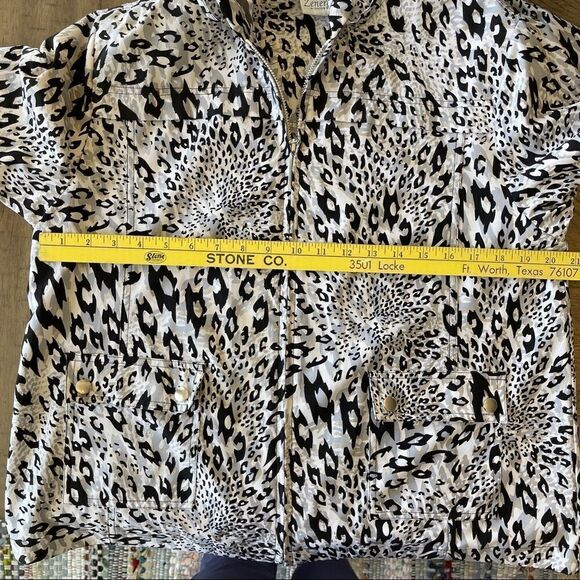 Chico's Zenergy Black and White Animal Print‎ Hooded Jacket - 8 - Picture 9 of 11
